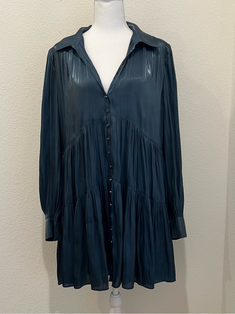 Cinq à Sept Slate Blue Satin Pleated Tiered Shirt Dress 12 Pockets